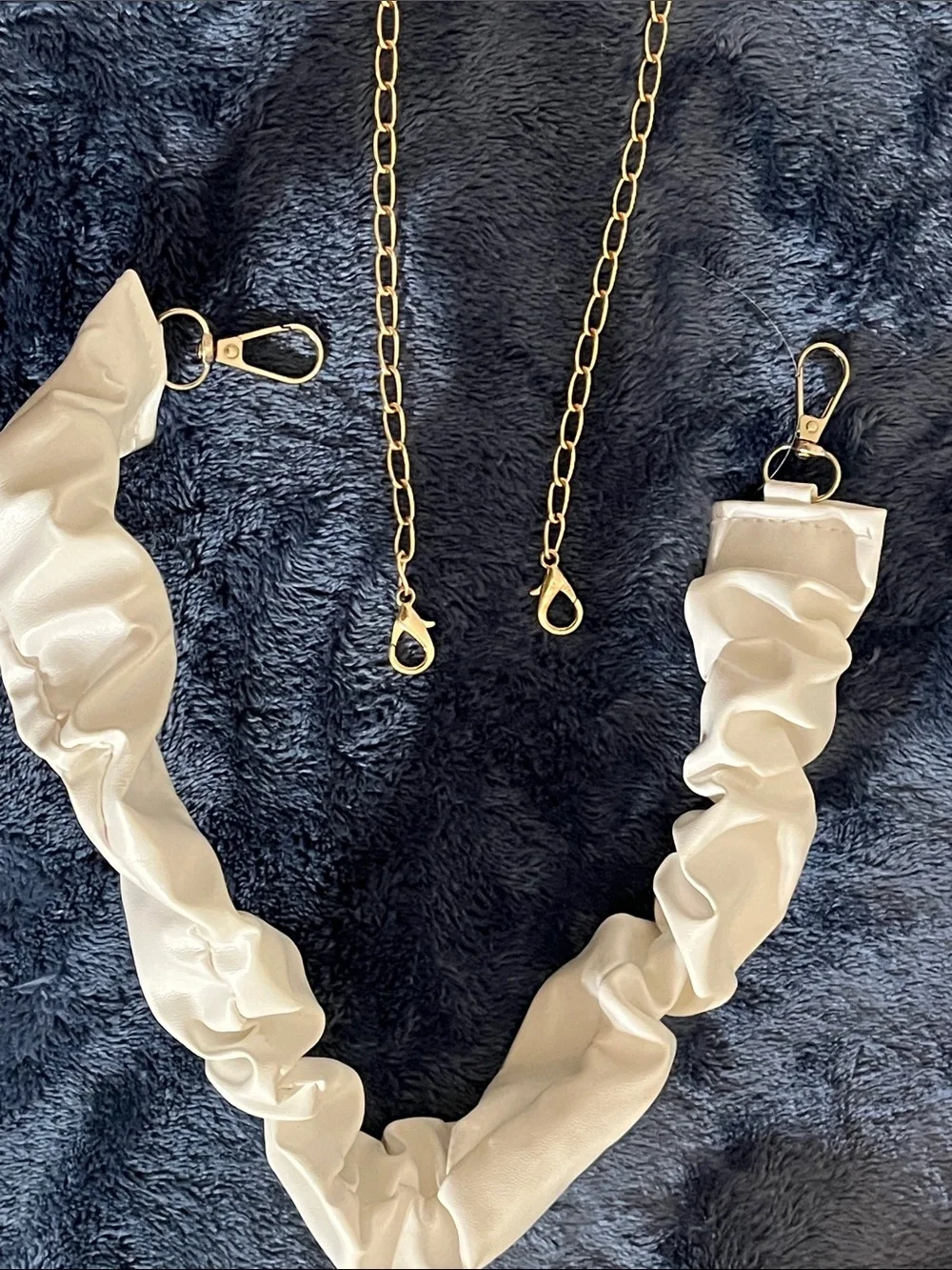 N/A white bow